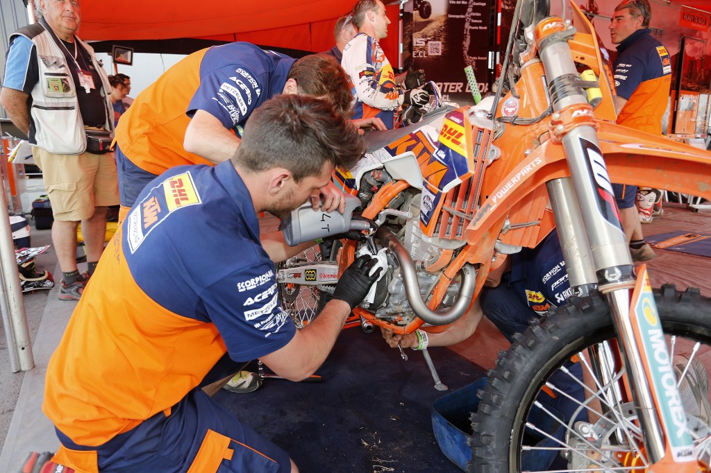 107736_Ktm_Mechanic