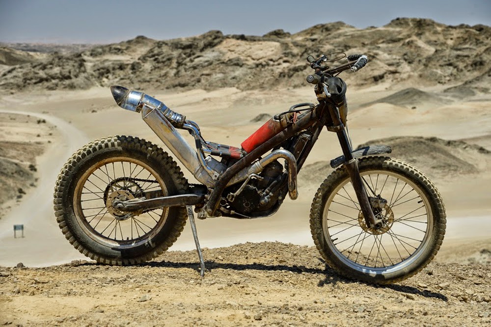 Fury-Road-Motorcycle-14