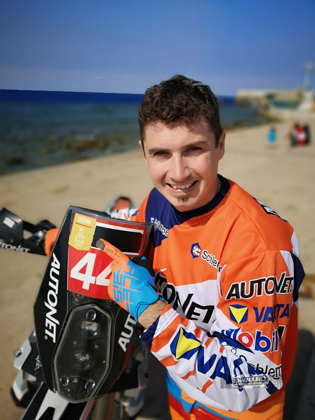 Mani Gyenes Si Insemnul Legend Pe Care Il Va Purta De Acum Incolo Mani Gyenes A Intrat Oficial Pe Lista Legendelor Raliului Dakar