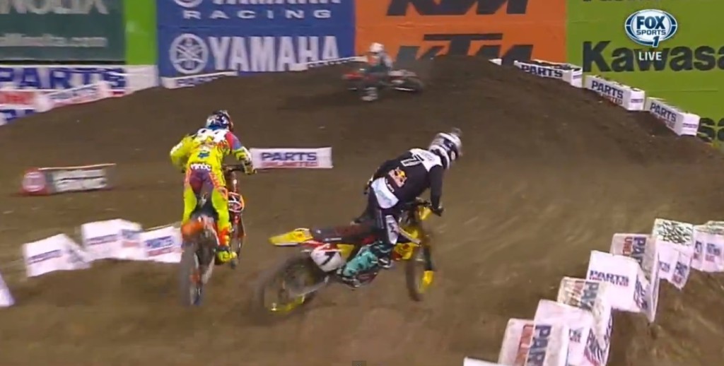2014 AMA Supercross Rd 1 Anaheim 1 James Stewart HUGE CRASH 1 VIDEO. Cazatura lui James Stewart. 2014 AMA Supercross Rd1 Anaheim