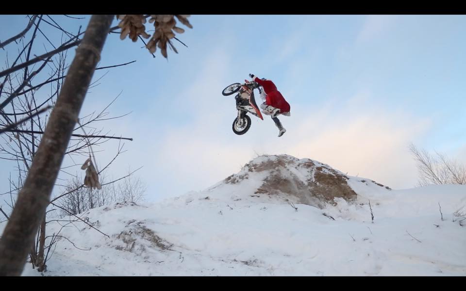 VIDEO. Bad Santa loves Enduro!