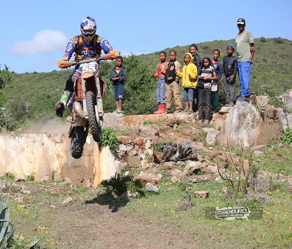 Wade Young Sa National Champion 2015 1 Wade Young Atacat Cu Un Cutit Inainte De Finala Campionatului De Enduro Al Africii De Sud