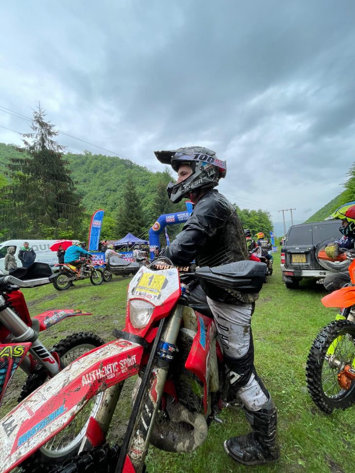 gas gas romania norbet levente jozsa enduro heniu RESULTS. Enduro Heniu 2021. Rogojan Emanuel castiga prologul. Jozsa Norbert Levente cu 10 secunde mai lent, Ervin - pe trei.