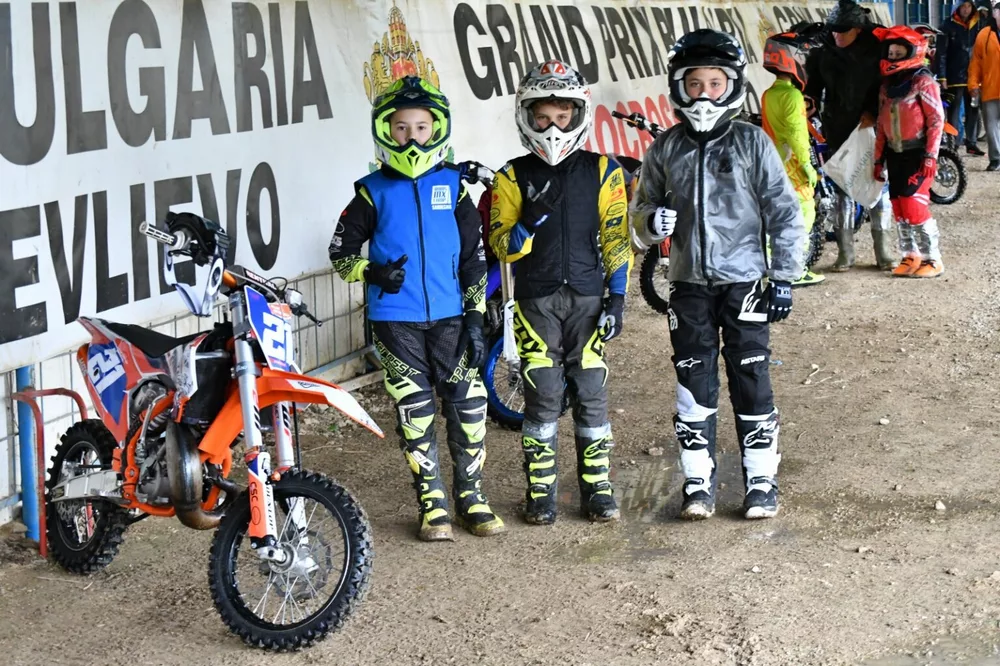 Echipa Topcross Tcs Ktm Racing Team Zonaenduro Podium Pentru Sami Dumitru Și Ioan Chiujdea Pe Circuitul De La Sevlievo In Campionatul European De Motocross
