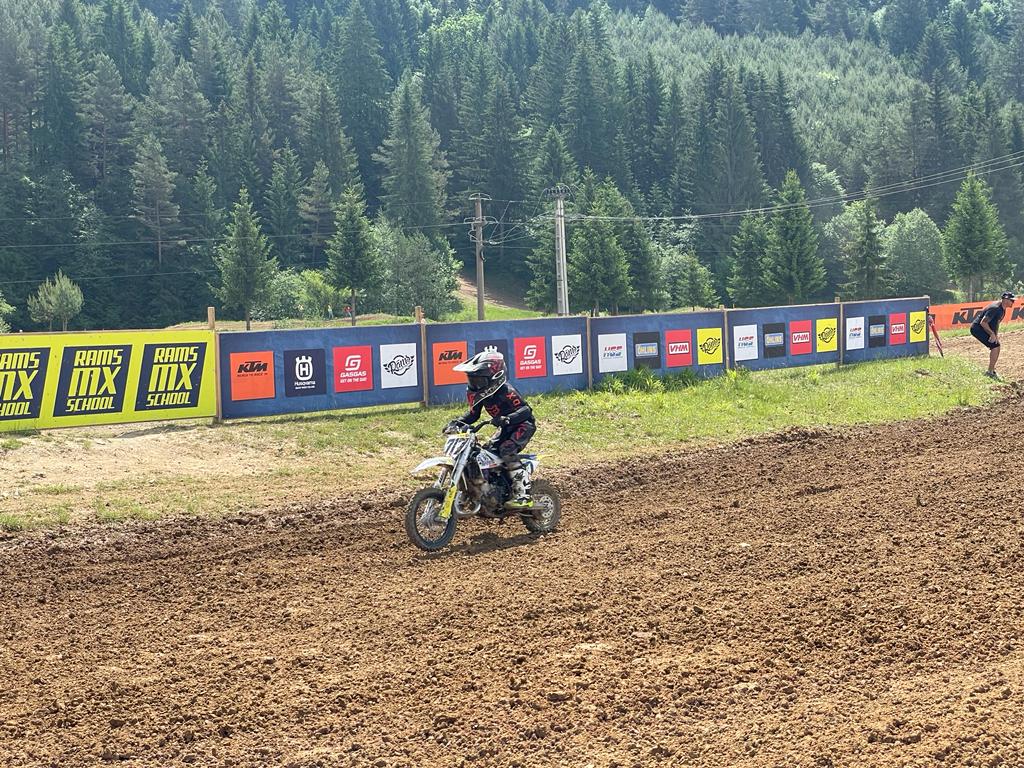 Zarnesti Mx 2022 Piloții Top Cross Tcs Ktm Continuă Seria De Rezultate Bune În Campionatul Național De Motocross Și Pe Circuitul De La Zărnești