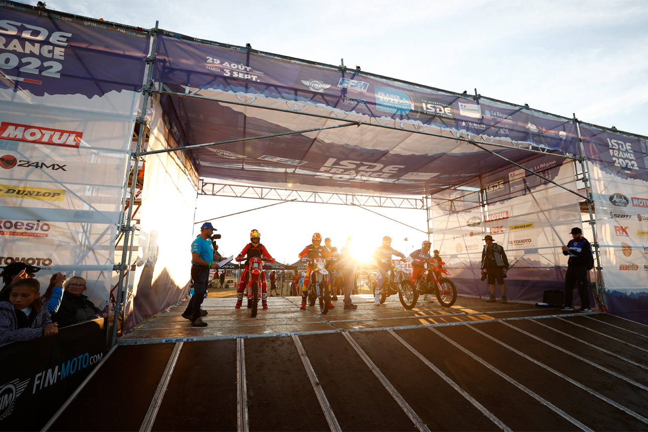 Wt Day1 2 Spain Takes Early World Trophy Team Lead On Day One Of Fim Isde