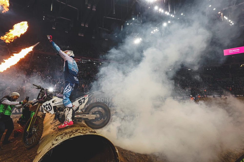 VIDEO. BILLY BOLT DOMINATES SUPERENDURO CHAMPIONSHIP OPENER IN POLAND