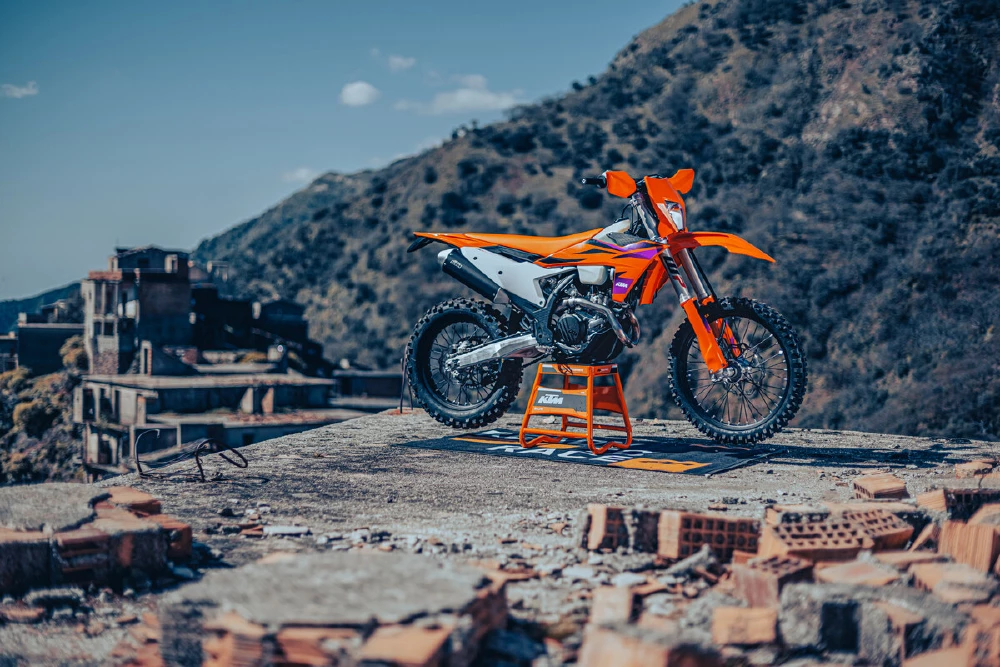 512859 My24 Ktm 450 Exc F Static Cat B Cat B 02 Static Zonaenduro Video. The 2024 Ktm Exc Range - What'S New? Detailed Analysis.