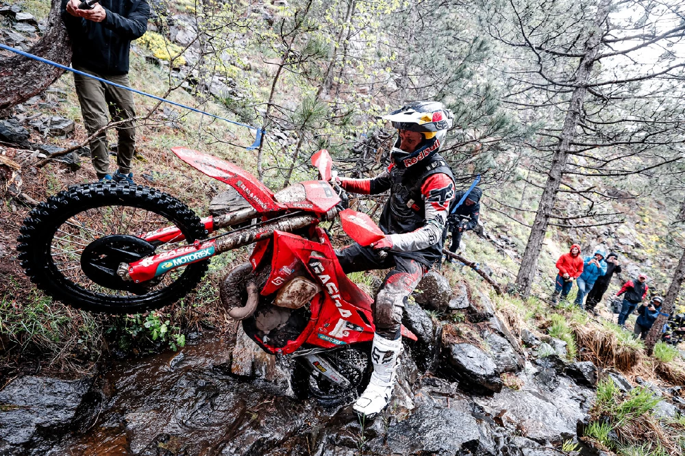 58691 Michael Walkner Hewc 2023 Rnd1 Xross 04640 Zonaenduro Manuel Lettenbichler Excelled In The Mud To Win Day1 In Serbia. Billy Bolt Got A 43Min Penalty!
