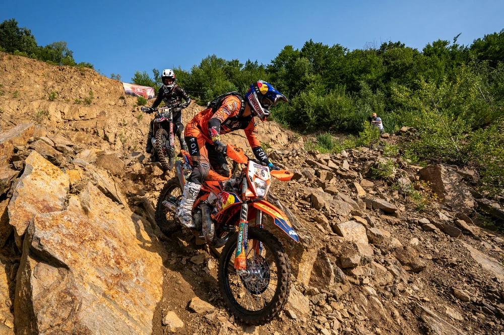 SI202307260630 zonaenduro Manuel Lettenbichler - From being on fire to switching into survival mode! Red Bull Romaniacs Day 1 produced all the weather extremes.