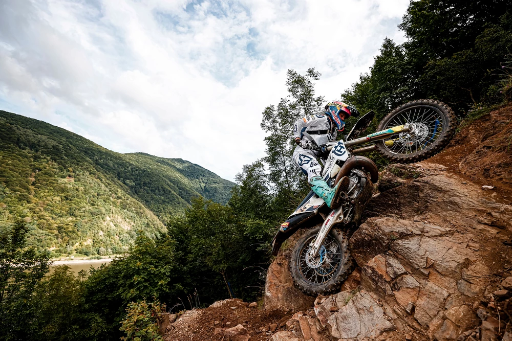 billy bolt red bull romaniacs 2023 day 2 zonaenduro Mani Lettenbichler held his lead out on the tracks but Teo Kabakchiev scored the fastest time.