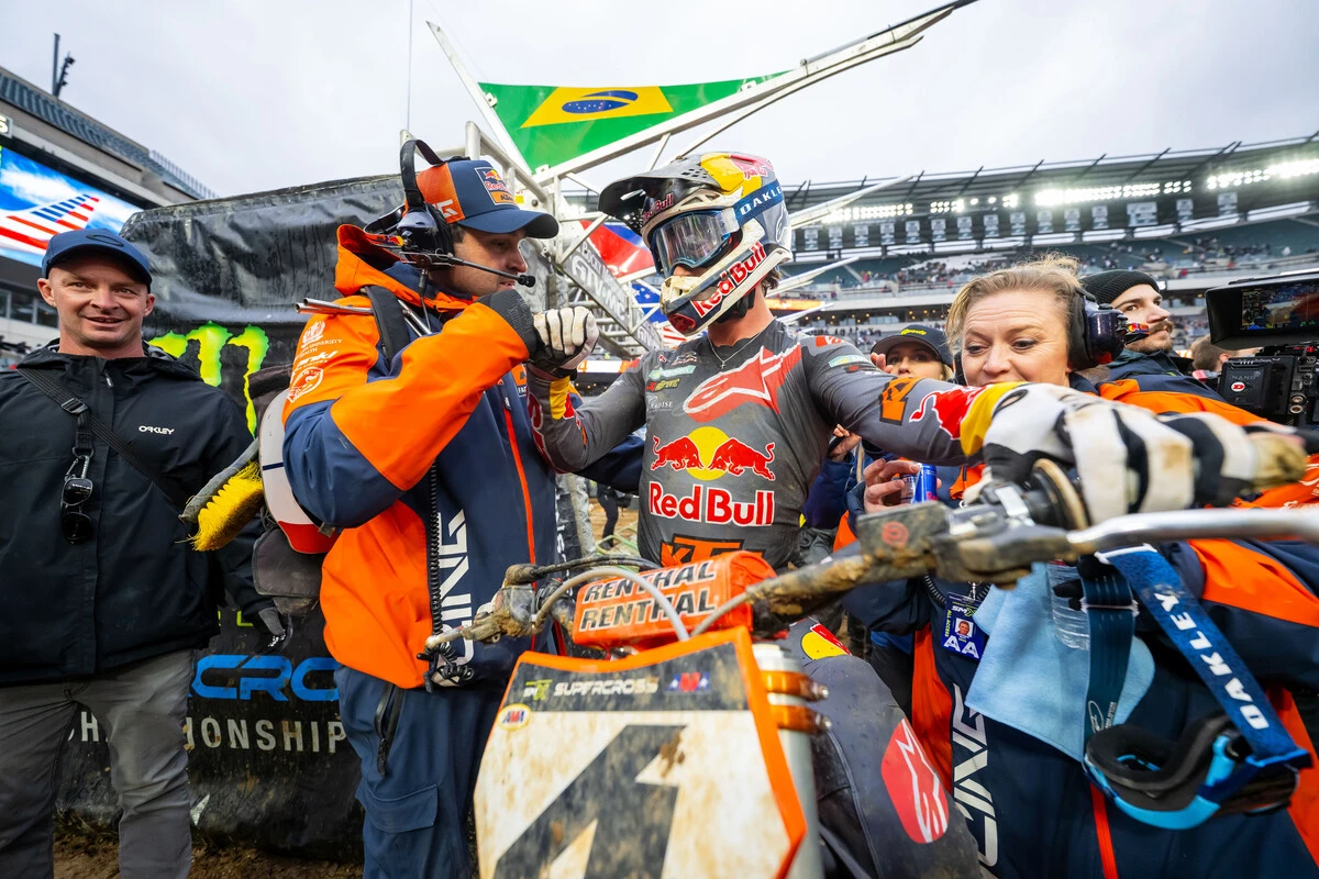 679826 Chase Sexton KTM SX Philadelphia 12042025 038 13th Rnd. Supercross 2025 Philadelphia PA East West Zona Enduro Chase Sexton Takes Giant Win at East Rutherford Supercross!