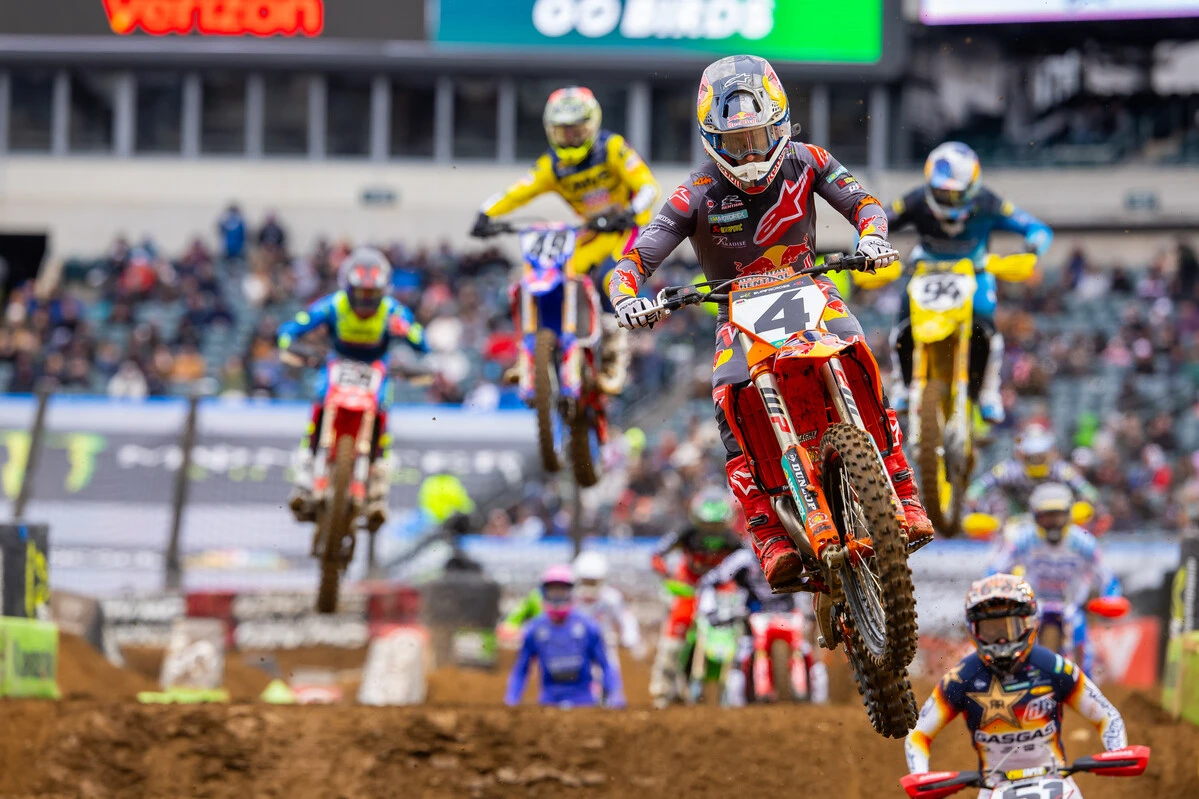 679877 Chase Sexton KTM SX Philadelphia 12042025 014 13th Rnd. Supercross 2025 Philadelphia PA East West Zona Enduro Chase Sexton Takes Giant Win at East Rutherford Supercross!