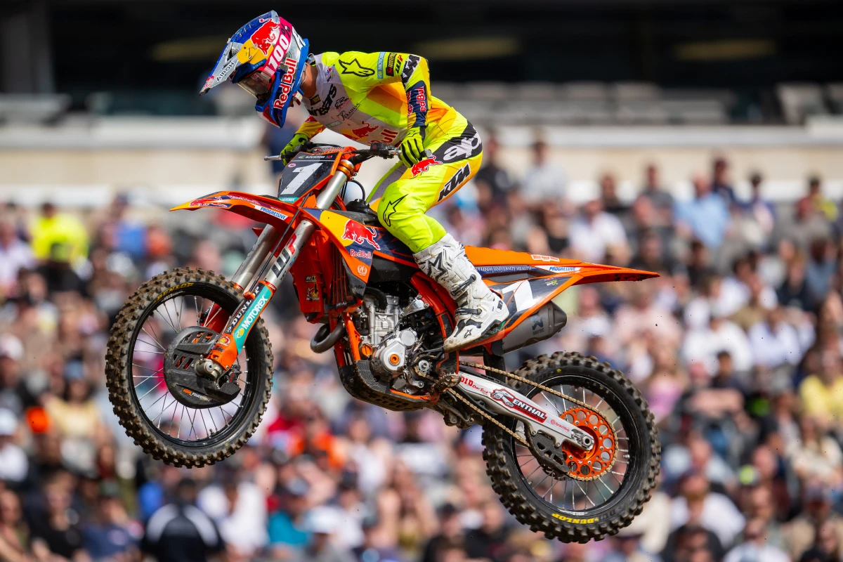 TOM VIALLE RED BULL KTM FACTORY RACING EAST RUTHERFORD Zona Enduro Chase Sexton Takes Giant Win at East Rutherford Supercross!