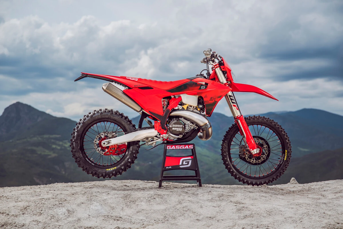 104366 ENDRURO EC 300 MY26 STATIC ZonaEnduro What's New? 2026 GASGAS - Fresh Look, Smart Updates
