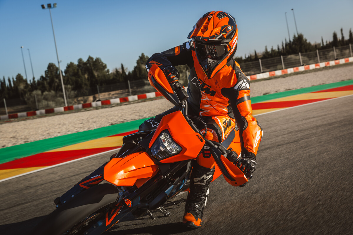 2026 KTM 690 SMC R & 690 ENDURO R-12
