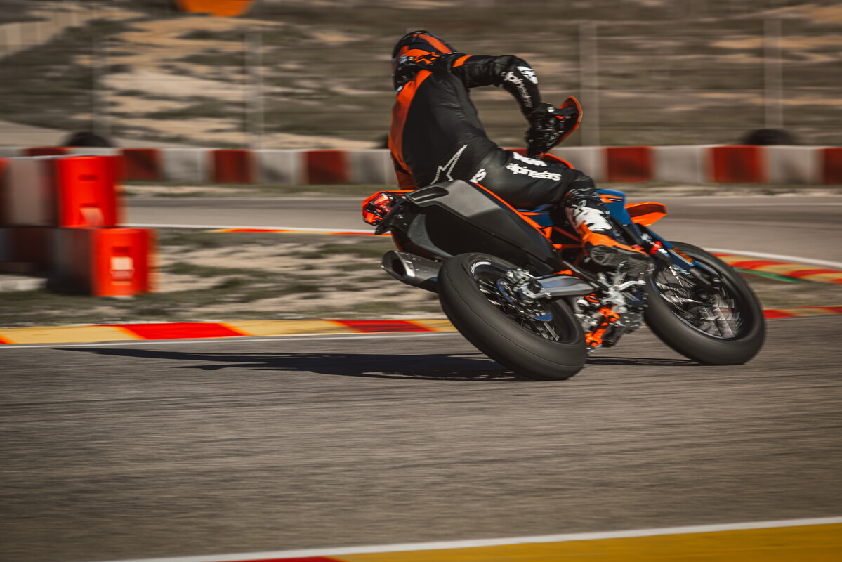 2026 KTM 690 SMC R 690 ENDURO R 13 2026 KTM 690 ENDURO R - All Terrain. All The Time.