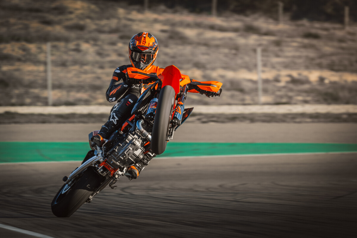 2026 KTM 690 SMC R 690 ENDURO R 14 2026 KTM 690 ENDURO R - All Terrain. All The Time.