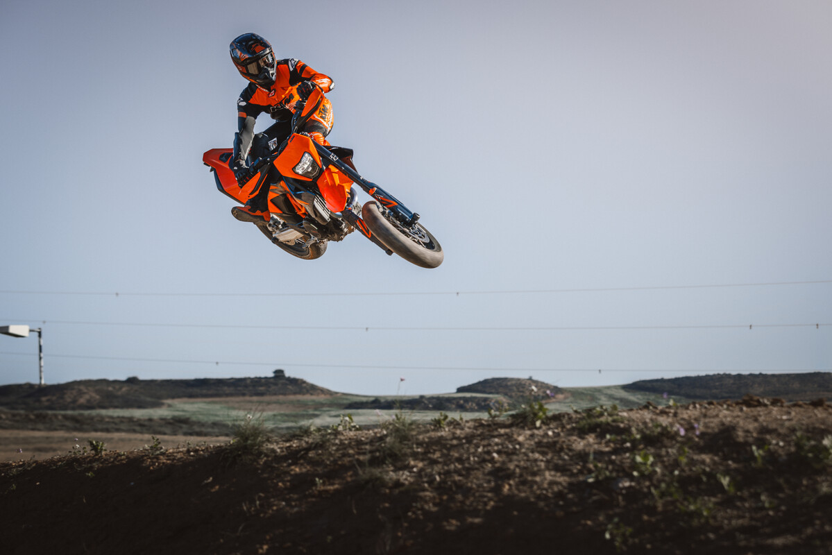 2026 KTM 690 SMC R 690 ENDURO R 15 2026 KTM 690 ENDURO R - All Terrain. All The Time.