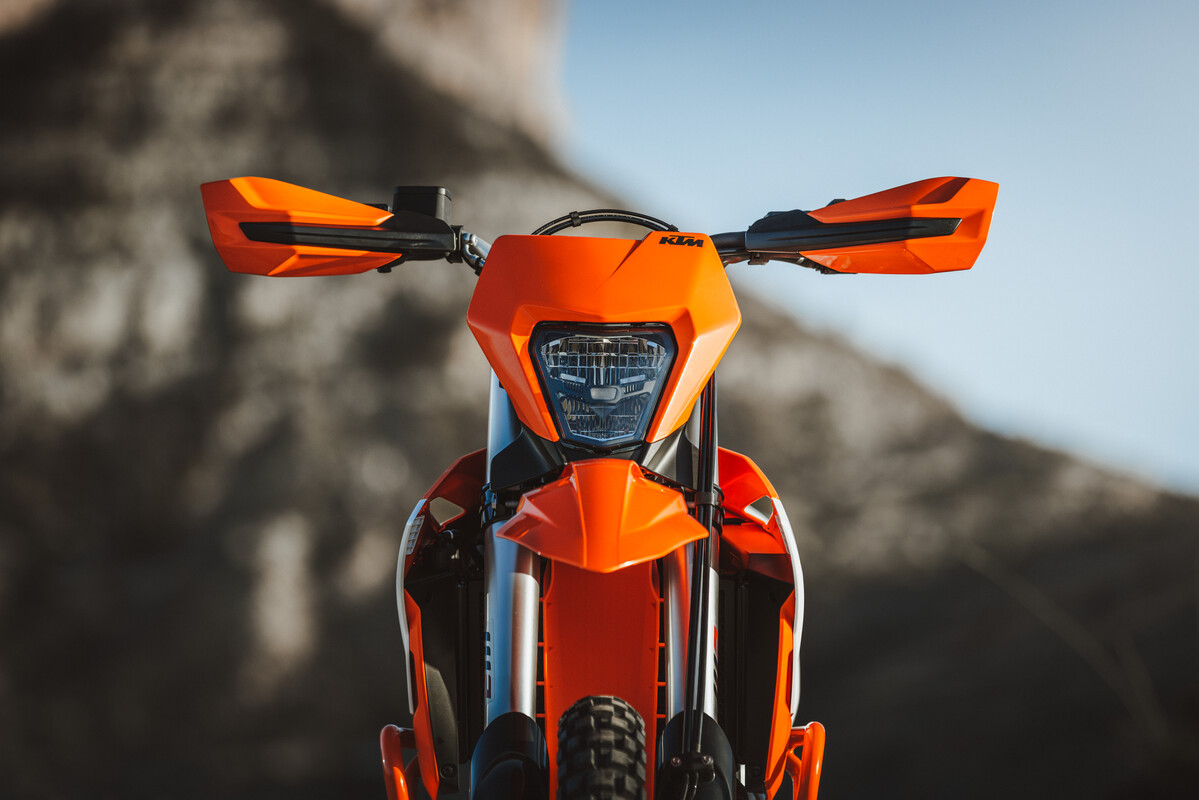 2026 KTM 690 SMC R 690 ENDURO R 6 2026 KTM 690 ENDURO R - All Terrain. All The Time.