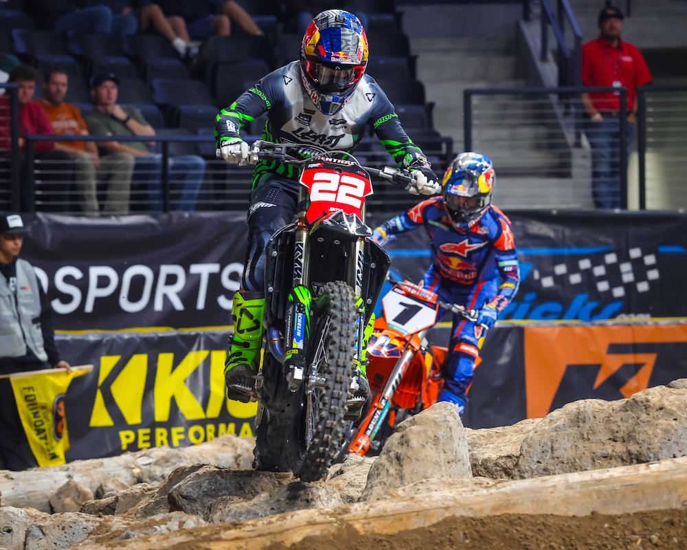 Jonny Walker Endurocross USA VIDEO. Jonny Walker battle for EnduroCross Supremacy. Rd2 Idaho Falls