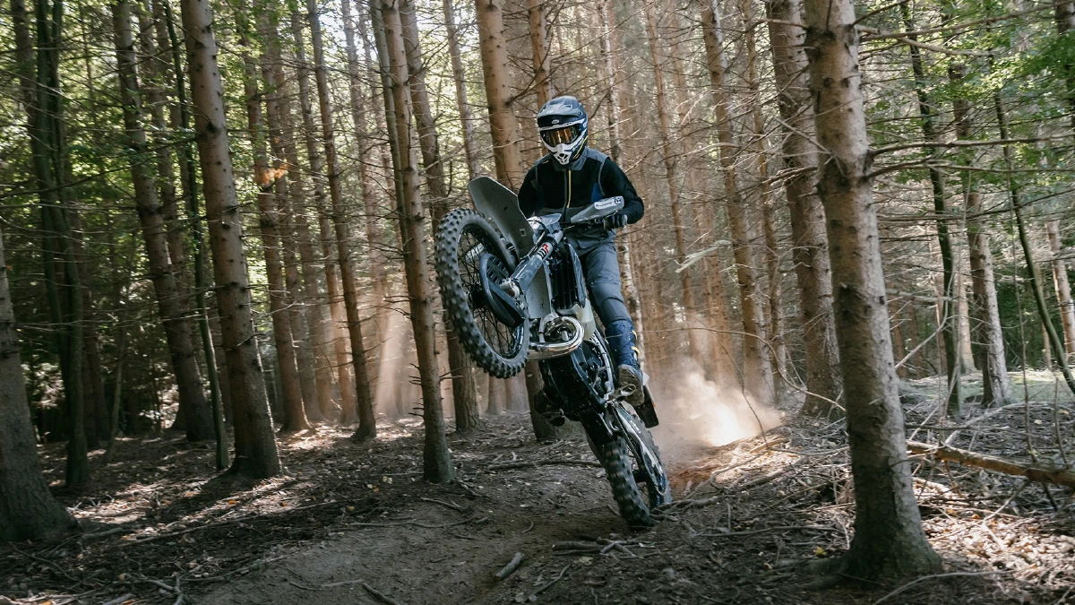 PHO STAGE Husqvarna Enduro TE 300 PRO MY26 Header SALL AEPI V1 Zona Enduro Husqvarna Unveils 2026 TE 300 Pro & FE 350 Pro – Engineered for Pure Enduro Performance
