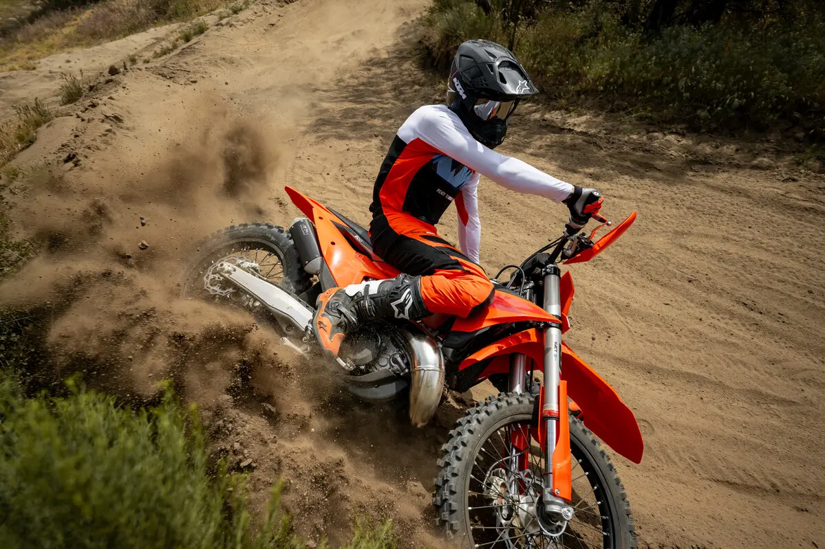 2027 Ktm Xc Range Arrives Ready To Dominate Cross Country Racing 12 749243 2027 Ktm 300 Xc Action Action Action Zona Enduro 2027 Ktm Xc Range Arrives Ready To Dominate Cross Country Racing