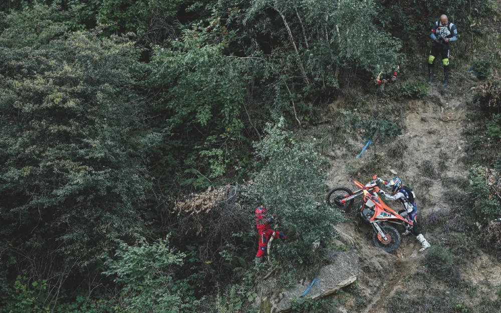 Mani | Lettenbichler | Wins Red Bull Romaniacs Offroad Day 1 As | Kabakchiev | Keeps The Pressure On 2 762775 Manuel Lettenbichler Red Bull Romaniacs 2026 02440 Red Bull Romaniacs 2026 Ro Zona Enduro Mani | Lettenbichler | Wins Red Bull Romaniacs Offroad Day 1 As | Kabakchiev | Keeps The Pressure On